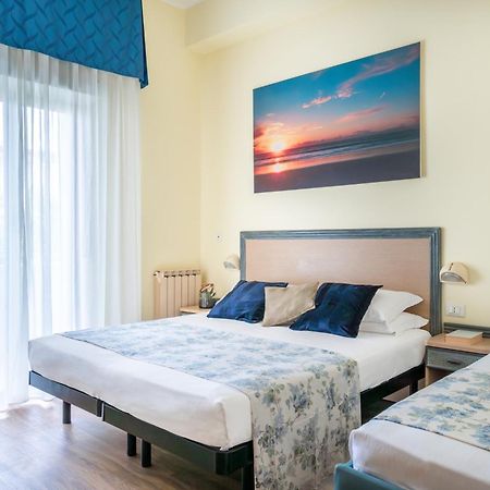 Hotel Rondinella E Viola Римини Экстерьер фото
