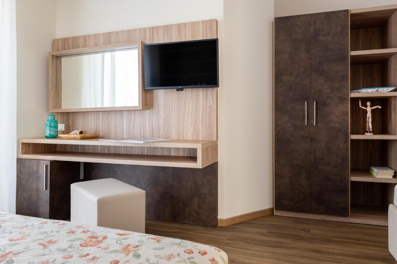 Hotel Rondinella E Viola Римини Экстерьер фото