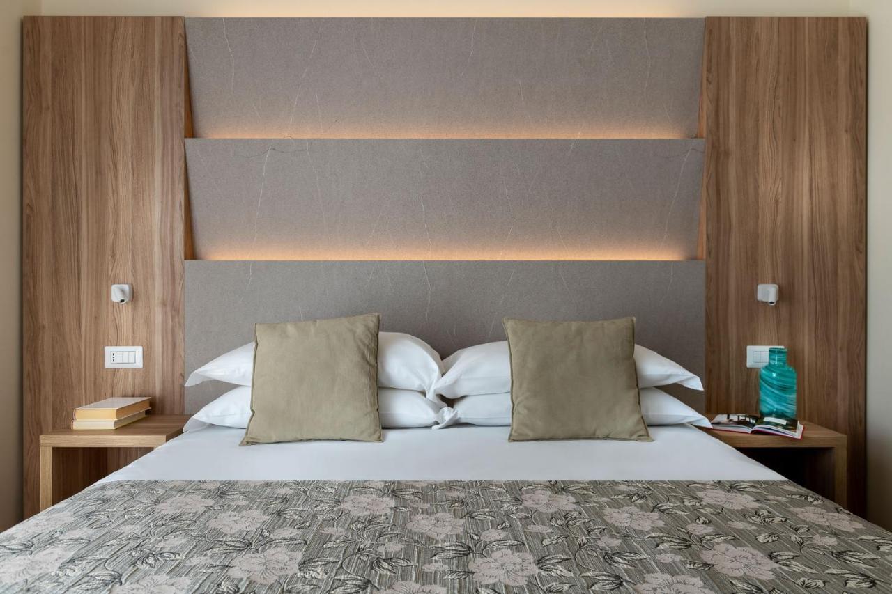 Hotel Rondinella E Viola Римини Экстерьер фото
