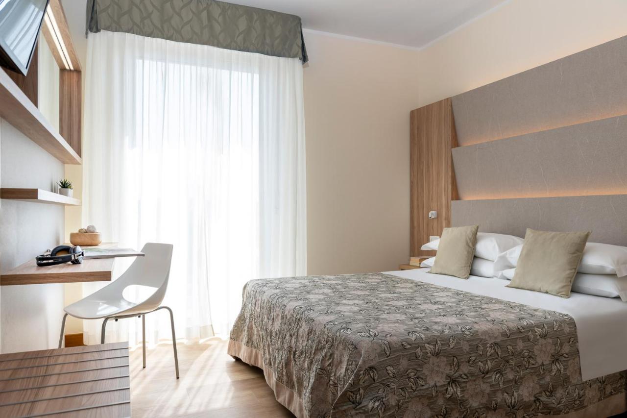 Hotel Rondinella E Viola Римини Экстерьер фото