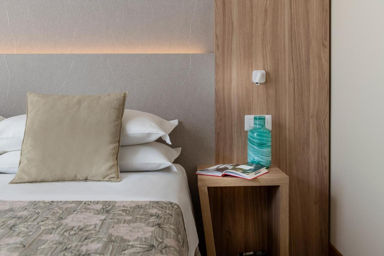 Hotel Rondinella E Viola Римини Экстерьер фото