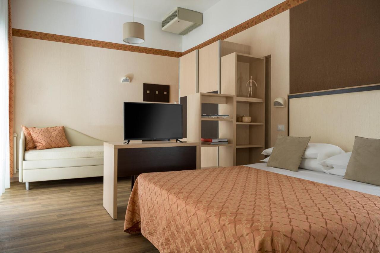 Hotel Rondinella E Viola Римини Экстерьер фото