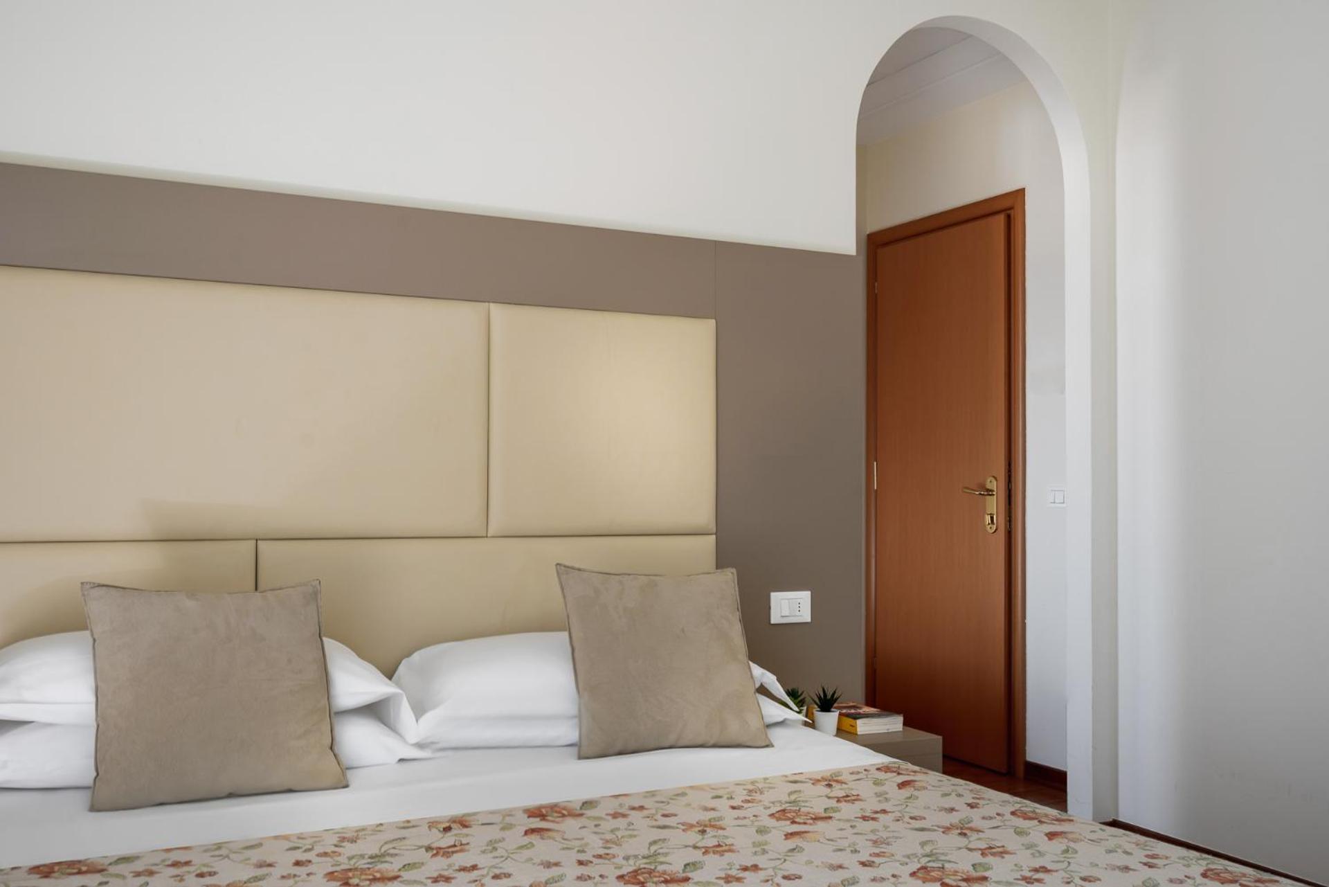 Hotel Rondinella E Viola Римини Номер фото