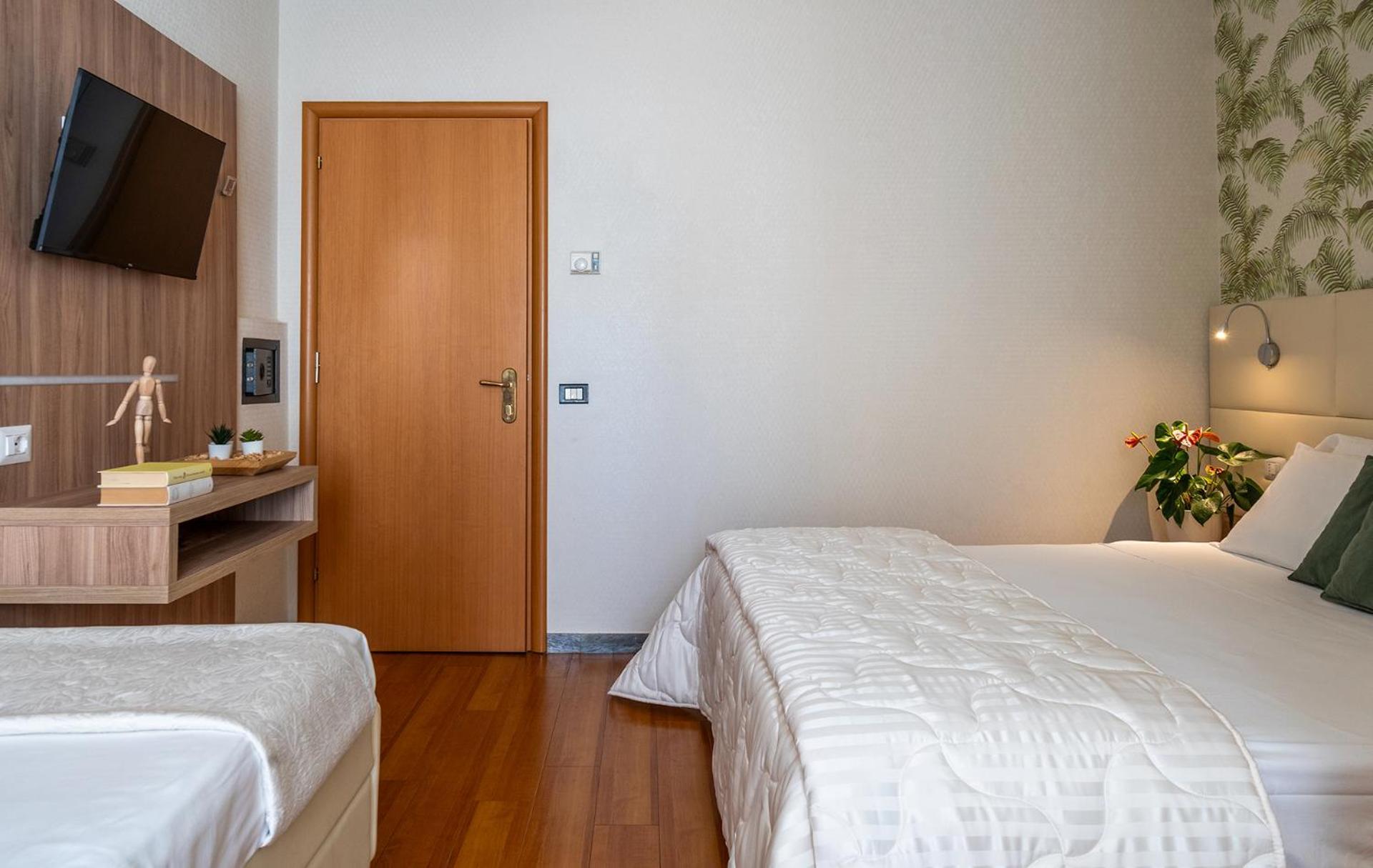 Hotel Rondinella E Viola Римини Экстерьер фото